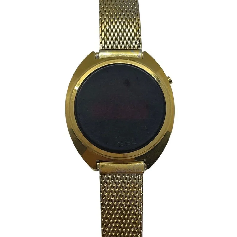 Vintage TIMEX RED LED Digital Ladies Women's Wristwatch Round Gold Tone SSC